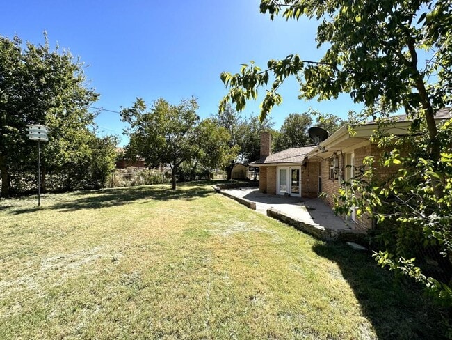 Photo - 710 Hutchings St