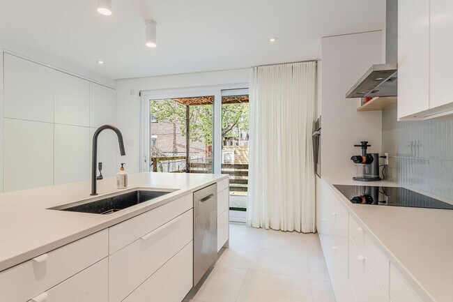 Photo - 10625 Av. Curotte
