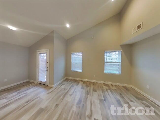 Photo - 1409 Wavelet Dr