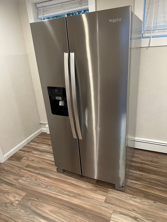 Building Photo - 705 Custer Ave Unit B