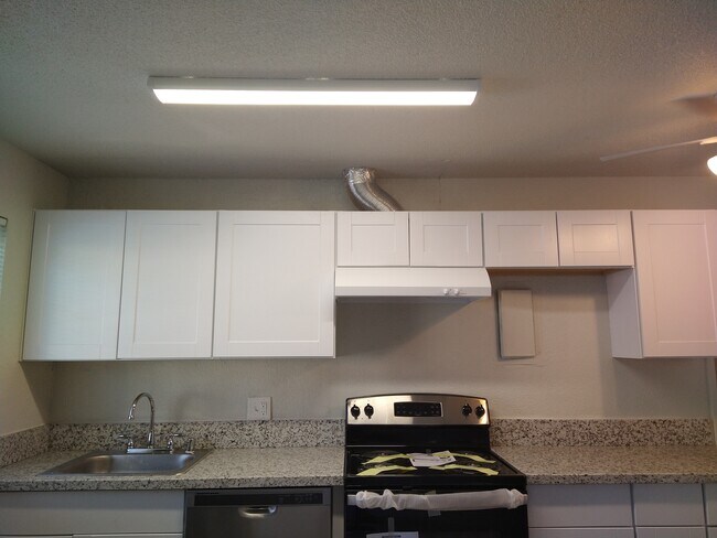 Photo - Carmichael Court Apartments