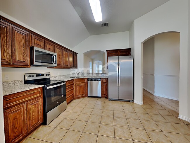 Photo - 87 Elmwood Trail