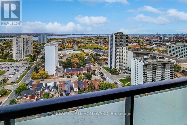 Photo - 15 Queen St S Unité 2011