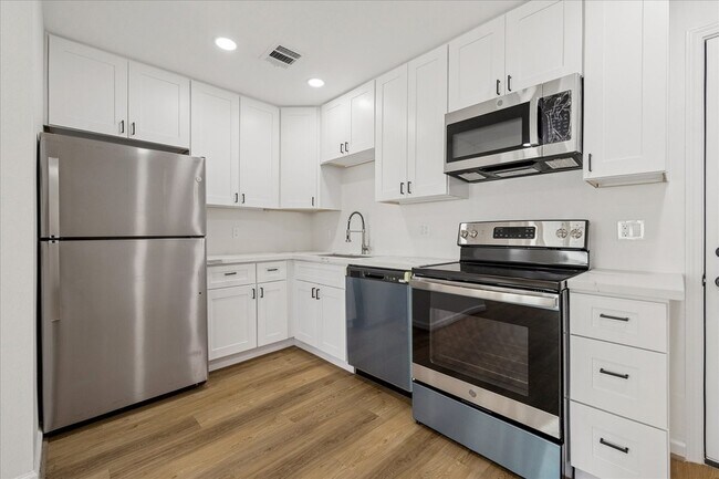Photo - 9913 Porto Rico Rd Unit B