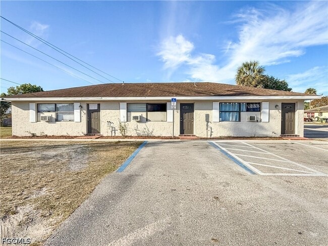 Building Photo - 3744 Estelle Ave