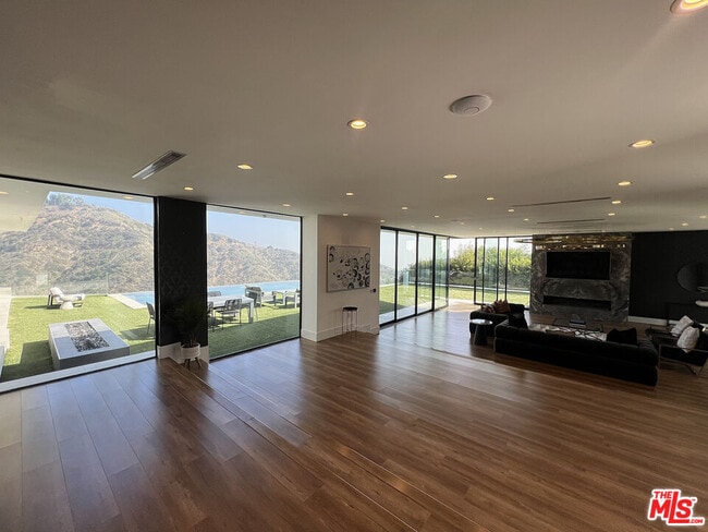 Photo - 2110 Hercules Dr