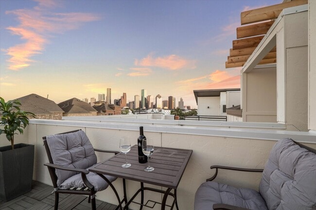 Photo - 1717 Silver St