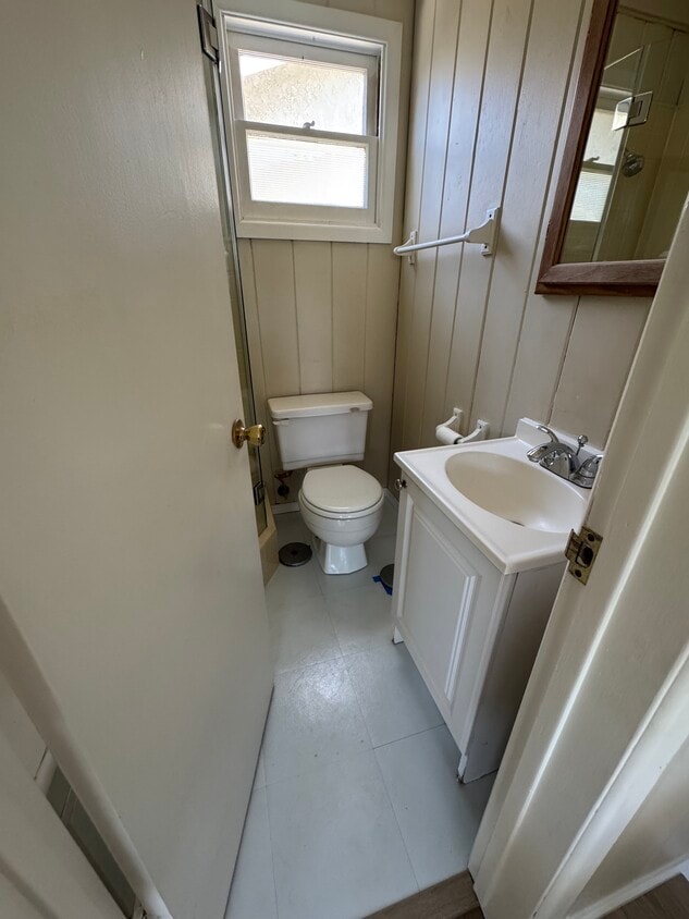 Bathroom - SPACIOUS GUEST HOUSE / Studio with  Pool.