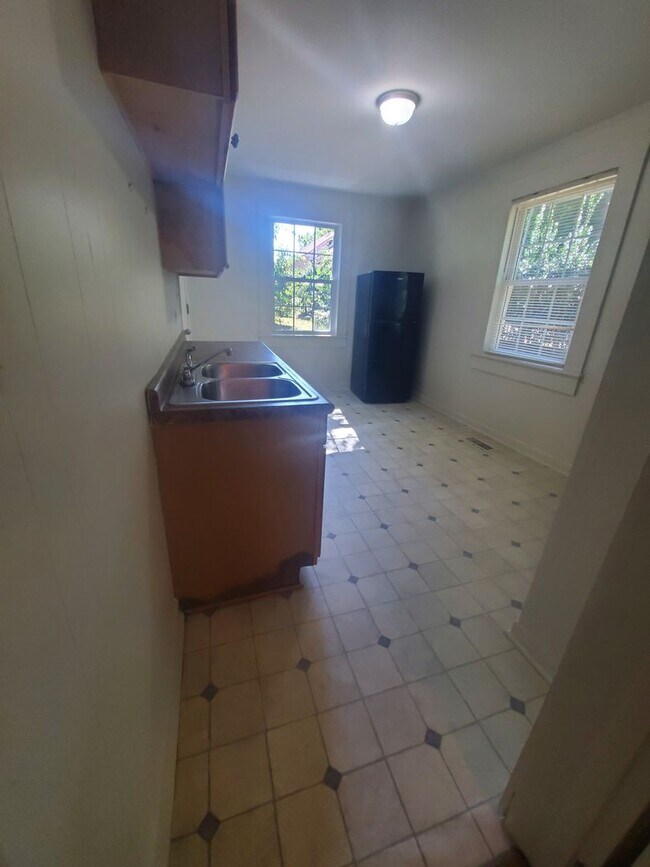 Photo - 810 Lee St Unit B