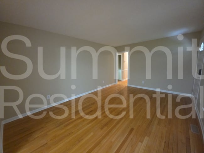 Photo - 1908 Medfield Rd
