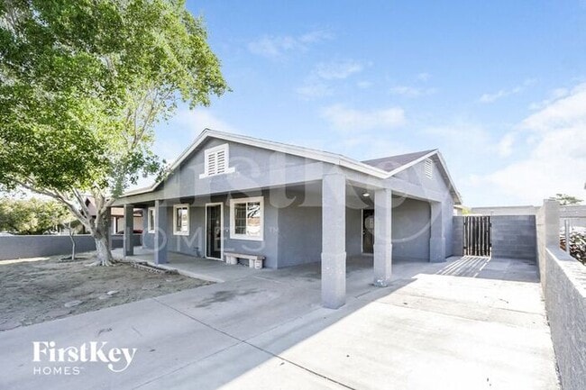 Photo - 8439 S 9th Pl