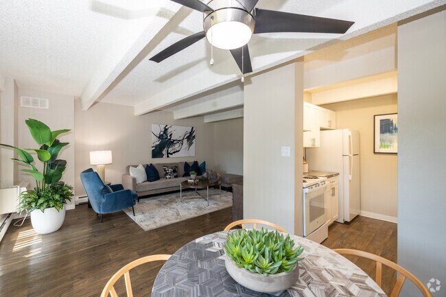 1BR, 1BA - 706SF - Dining Room