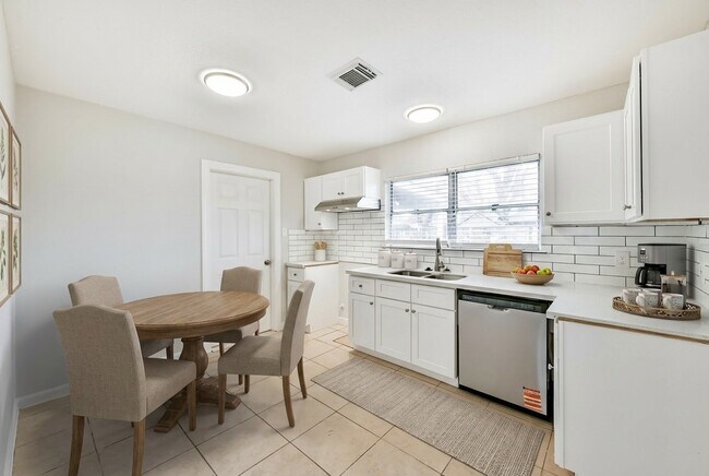 Photo - 5855 Beldart St