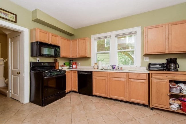 Photo - 1261 Union St