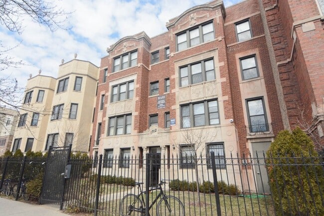 Building Photo - 1712 W Estes Ave