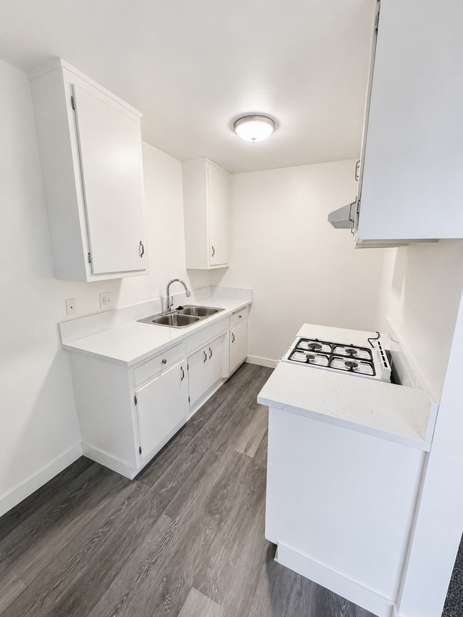 Photo - 14905 Lemoli Ave.