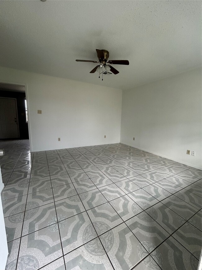 Photo - 1710 N Avenue H