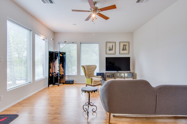 Photo - 5404 Ledesma Rd