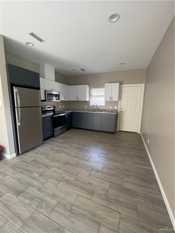11 Valeria St