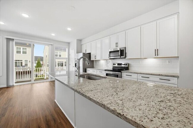 Photo - 628 Bushwood Alley