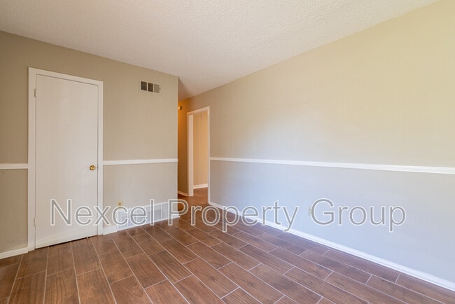 6560 Greenbriar Dr