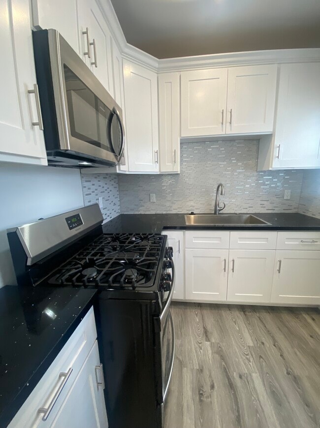 Photo - 405 W 3rd Street