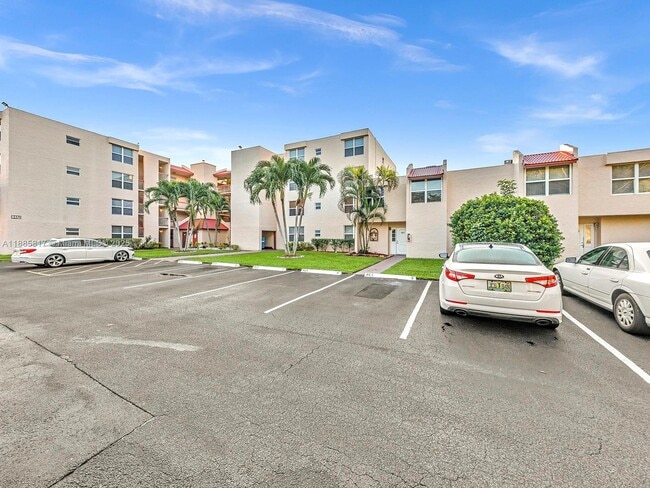 Building Photo - 9451 Evergreen Pl Unit 104