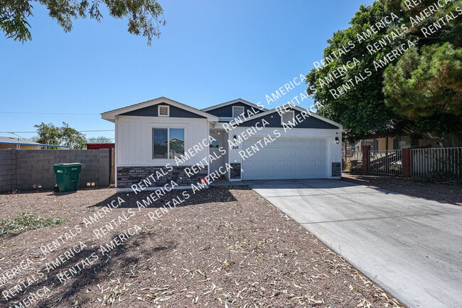 Photo - 526 S Crismon Rd