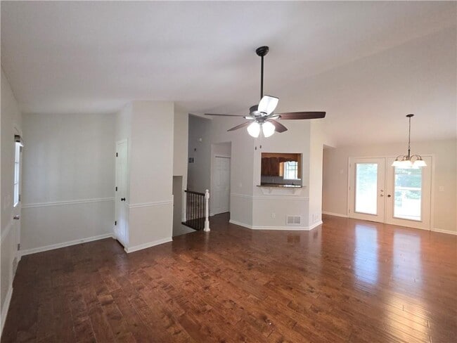 Photo - 570 Remington Ln