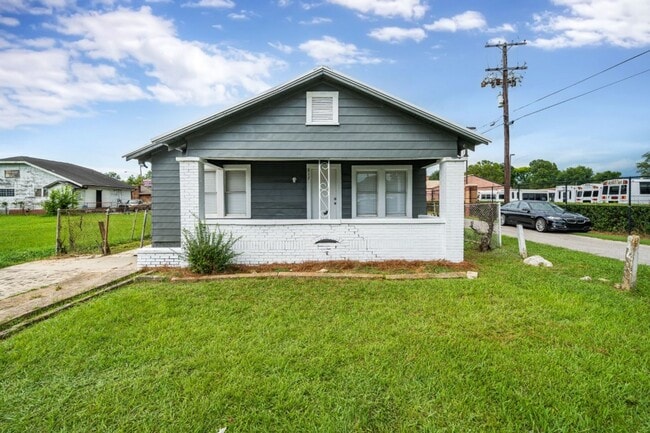 Building Photo - Your Dream Rental Awaits – Fully Renovated and Move-In Ready!