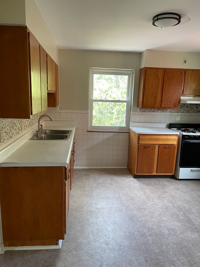 Eat in kitchen - 5839 Monfort Hills Ave Unit 2