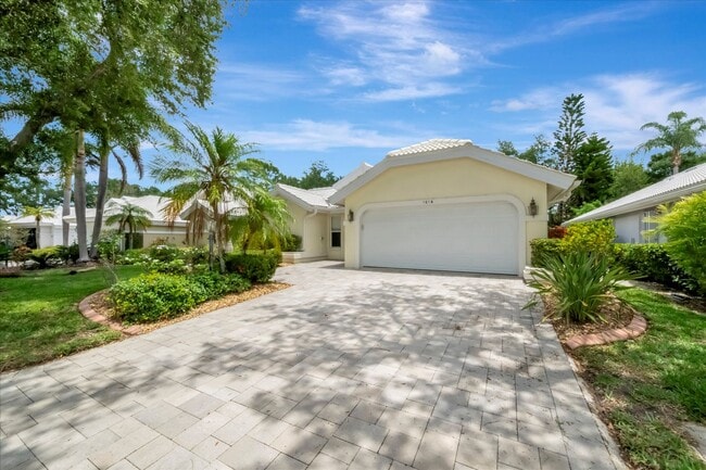 Building Photo - 3BR/2.5BA Private Pool Home | Chestnut Creek Community in Venice