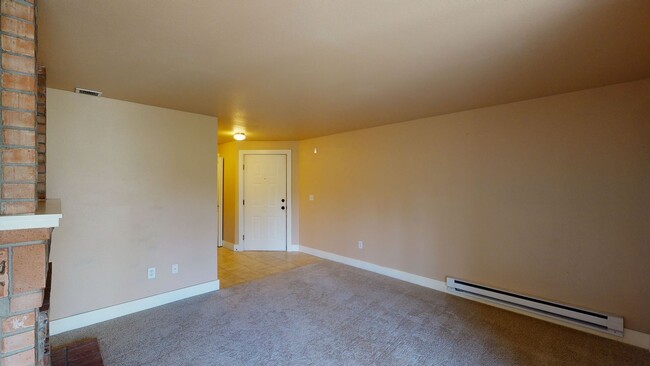 Photo - Gold Pointe condo! 2 Bed, 2 Bath Condo w/2 parking spaces, MOVE IN SPECIAL - Available NOW! Unit A-202