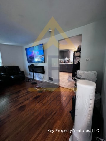 Photo - 400 Knickerbocker Ave