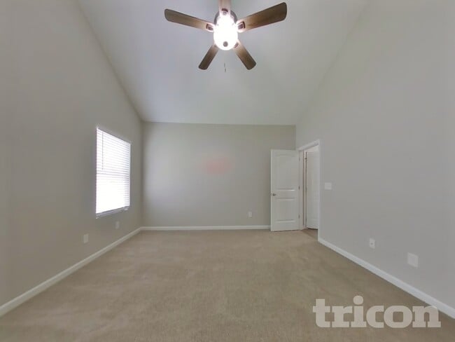 Photo - 347 Hawthorn Dr