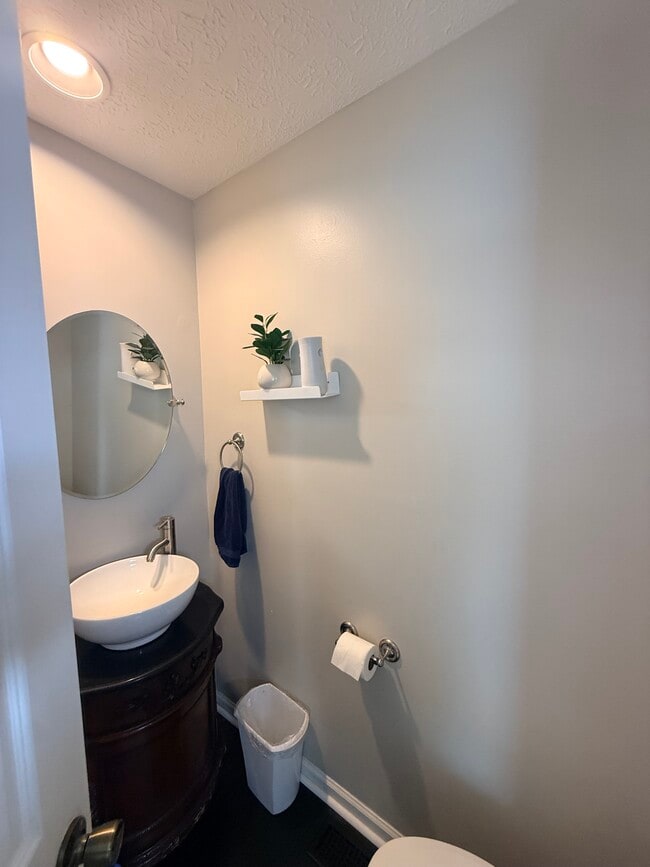 Photo - 27 Ashmill Ct