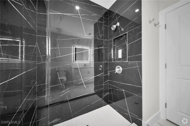 Building Photo - 636 Ladd St Rental