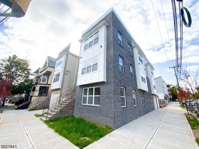 70 N 6th St