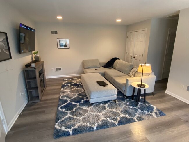 Living Area - 156 Roseland Ave