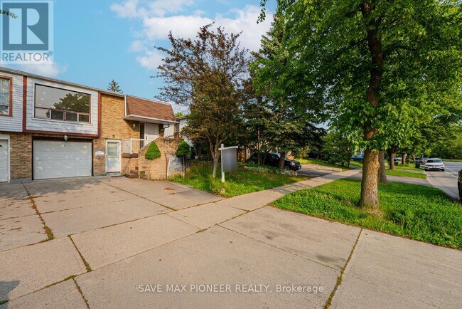 Photo - 122 Centre St N