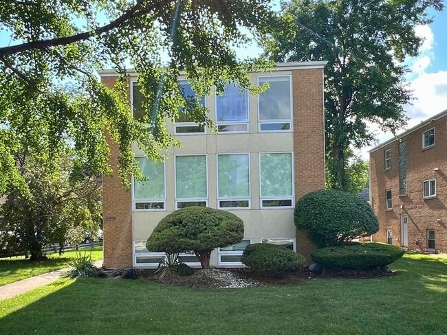 Building Photo - 3014 S Harlem Ave Unit 1 Rental