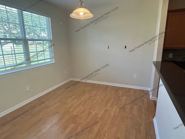 Photo - 1331 Lombar St
