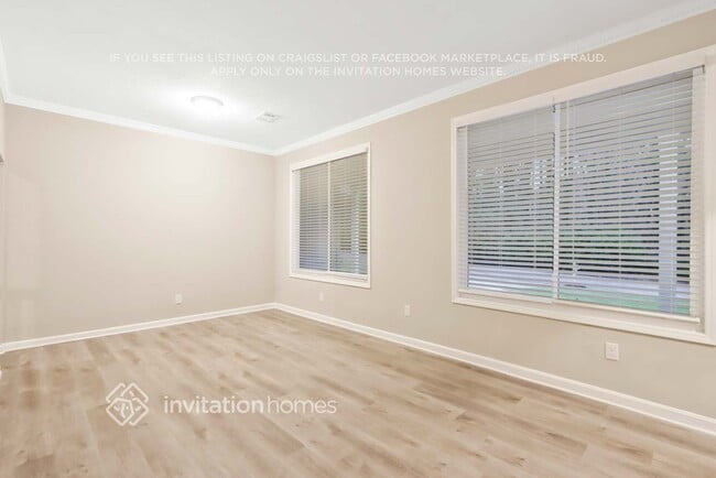 Photo - 3382 Saxony Way