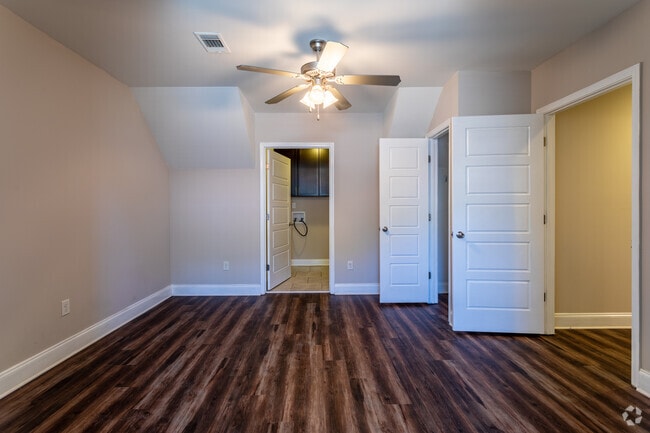 4BD, 2.5BA - 2000 SF - Bedroom - Stone Park Villas