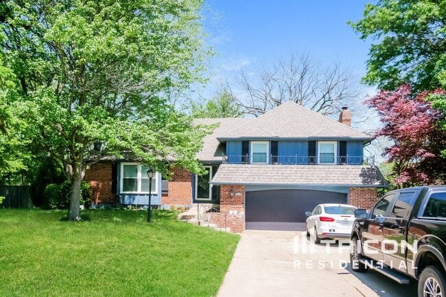 Building Photo - 404 W Foxwood Dr Rental