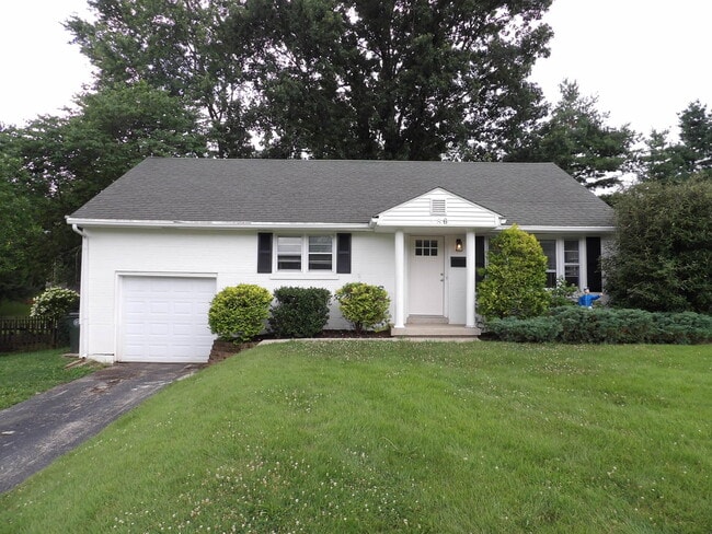 Building Photo - 286 Zandale Dr