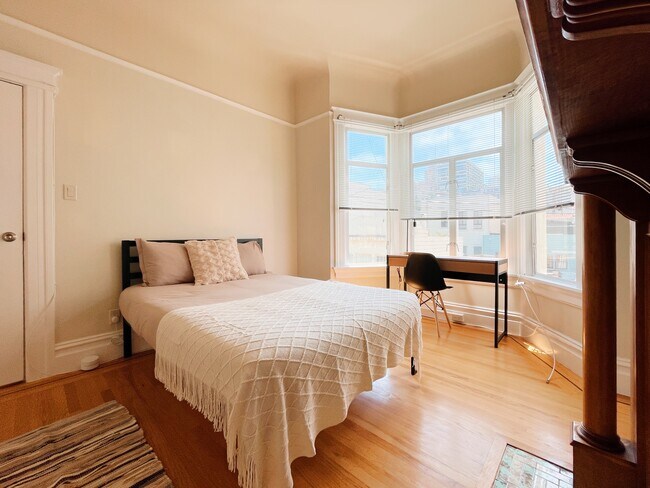 Photo - 180 Bernard St