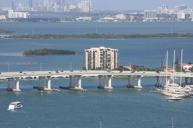 Building Photo - 300 S Biscayne Blvd Unit T-3511