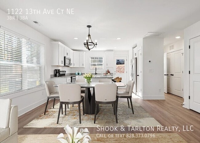 Building Photo - 1122 13th Ave Ct NE