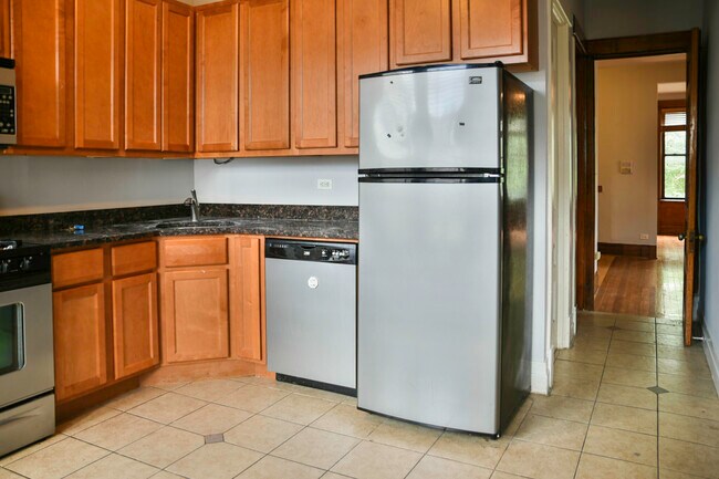 Building Photo - 1358 W Barry Ave Unit 1
